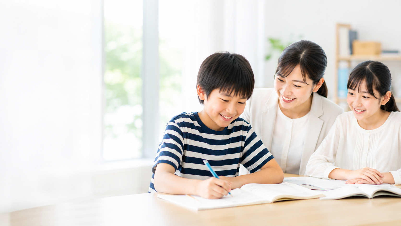 先生と一緒に楽しく学習する子どもたち